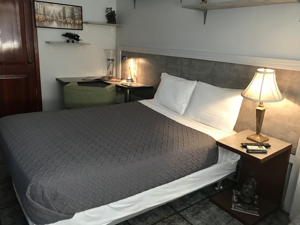 Business Room, 1 Double Bed, City View, Tower photo 1