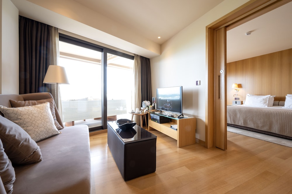Penthouse, Sea View