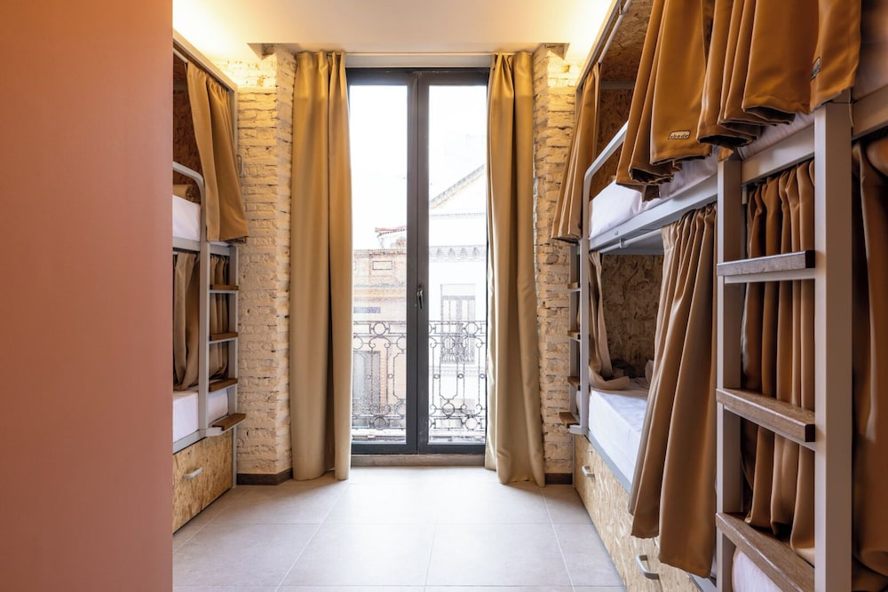 Bed in 6-bed mixed dormitory room