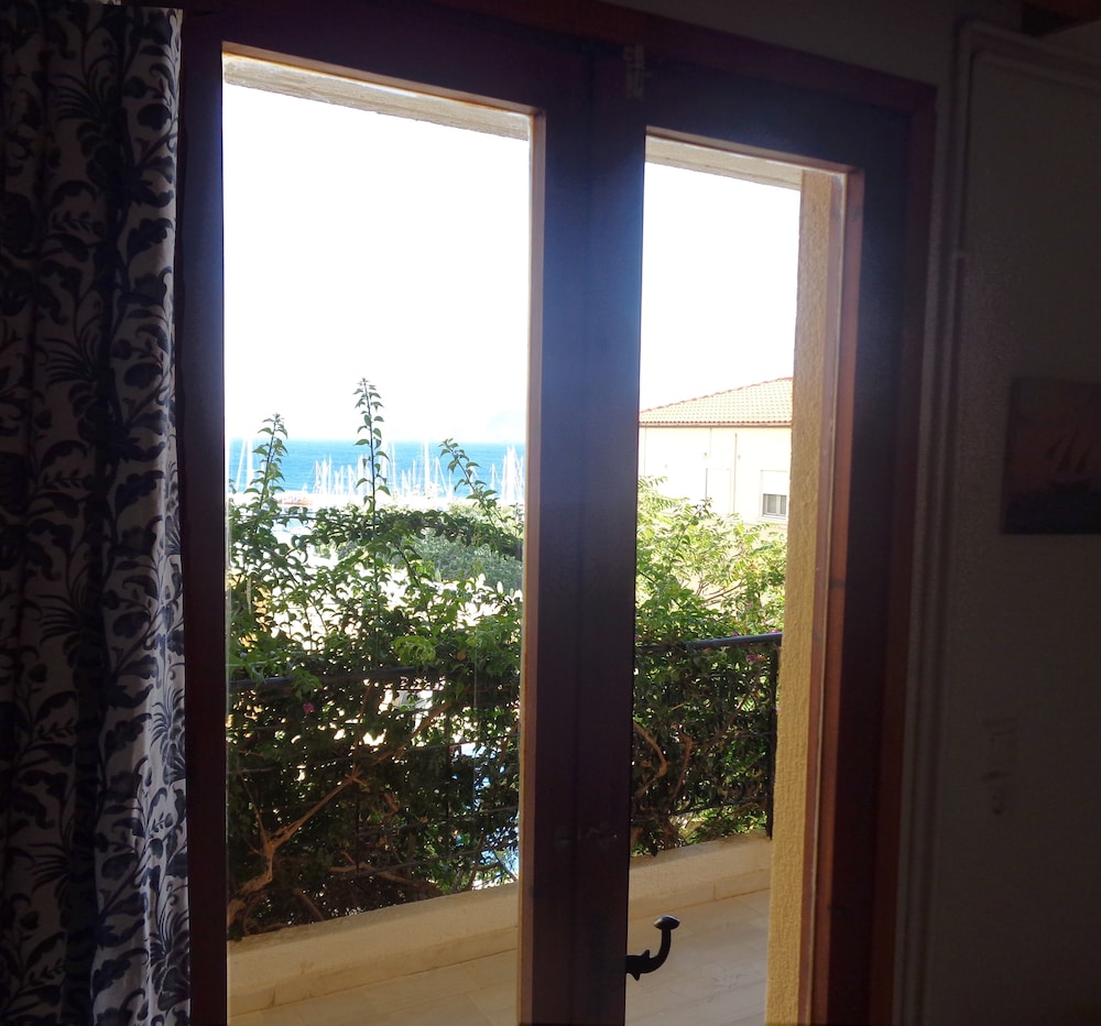 Standard Apartment, 1 Bedroom, Sea View - Photo 3