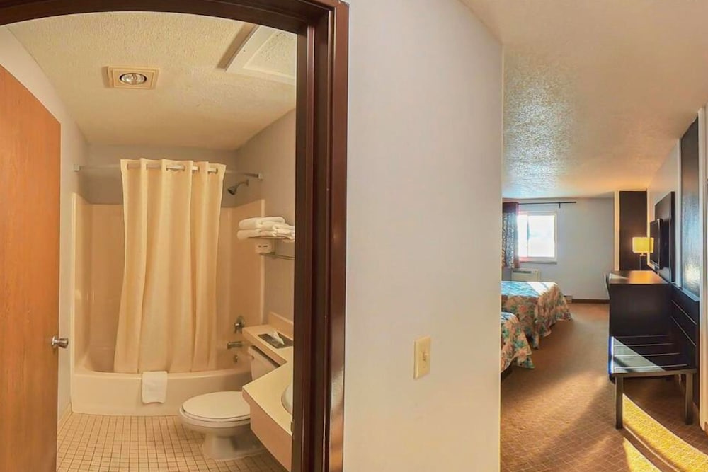 Standard Room, 2 Queen Beds, Non Smoking - Photo 3