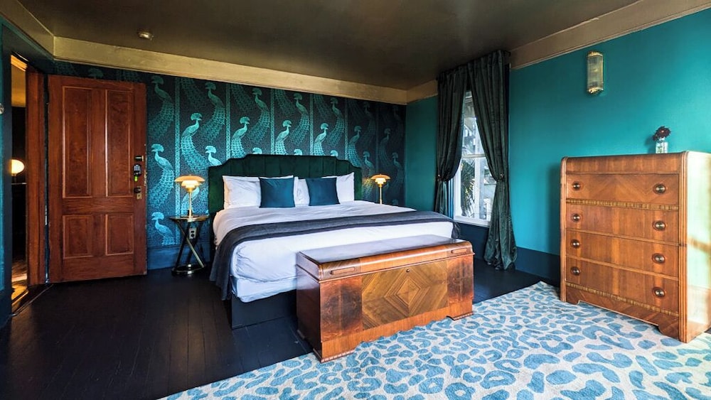Superior Room, 1 King Bed, Bathtub, Garden View (Not Pet Friendly)