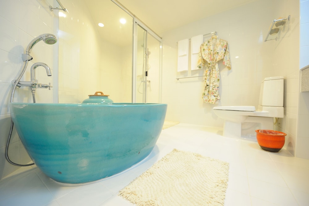Suite - Photo 32