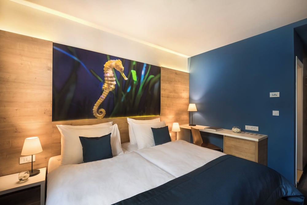 Double room with park view and balcony photo 1
