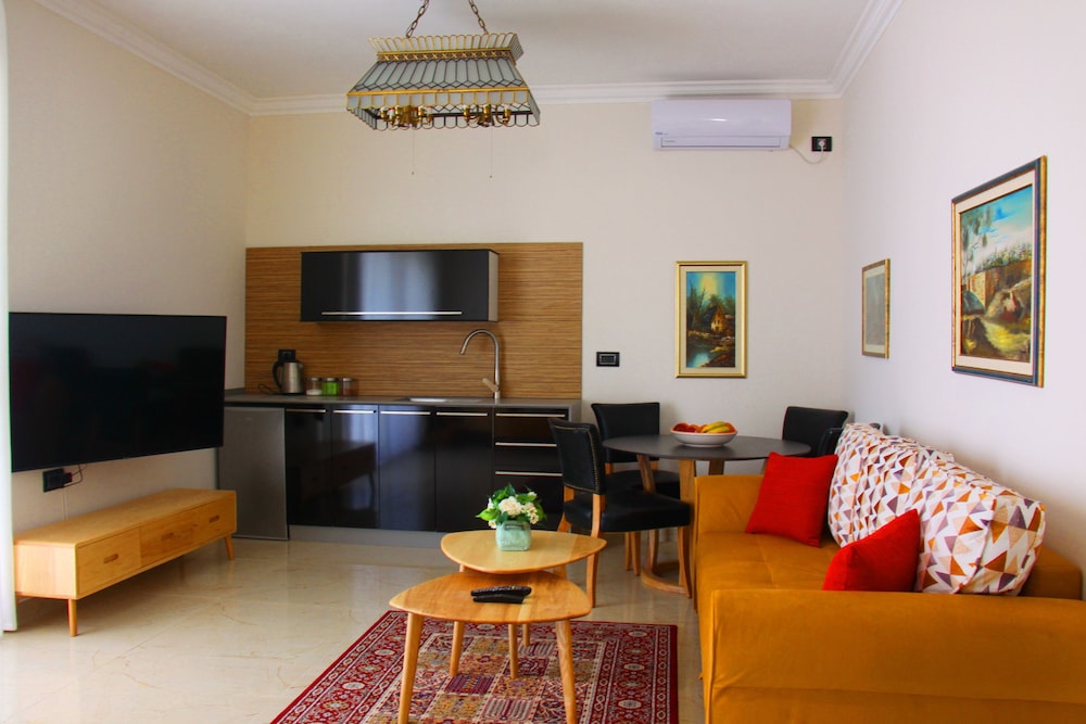 Honeymoon Suite, 1 Bedroom, Terrace, Pool View photo 1