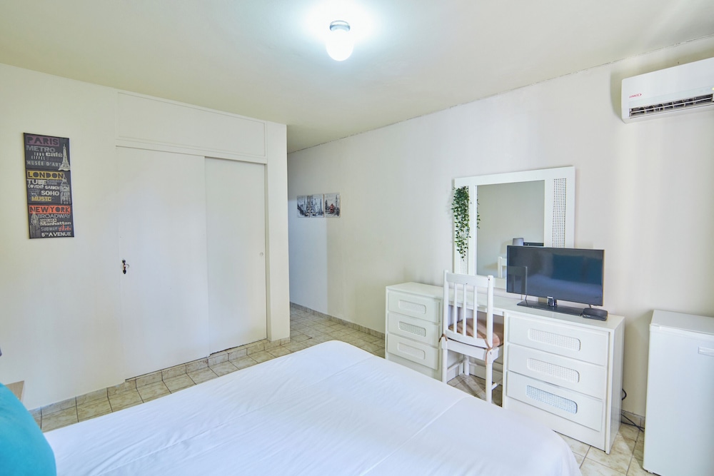 Condo, 1 Bedroom, Smoking, Balcony