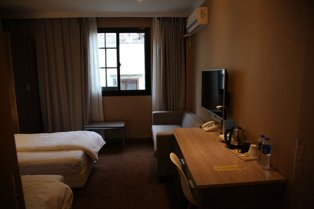 Standard Room, 2 Twin Beds photo 3