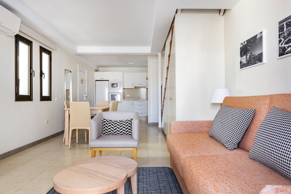Family Apartment, 2 Bedrooms - Photo 9