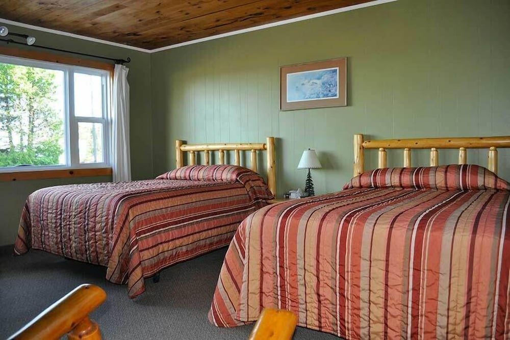 Room, 2 Double Beds, Lake View (And Sitting Area) photo 2