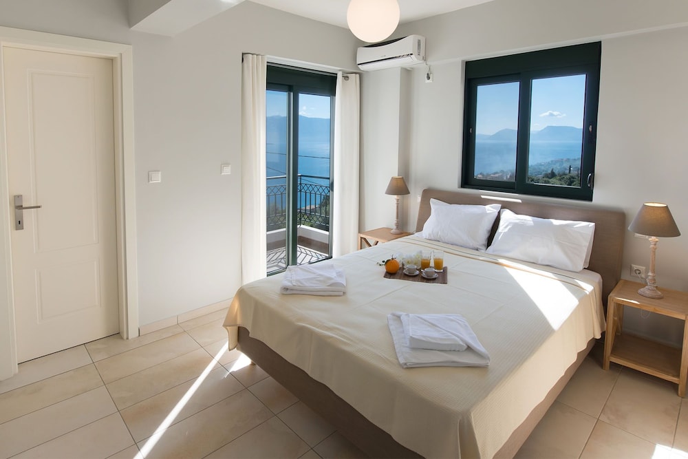 Deluxe Villa, 3 Bedrooms photo 3