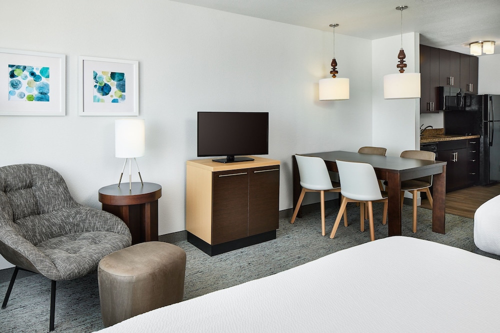 Studio, 2 Queen Beds (Mobility/Hearing Access, Roll-In Shwr) photo 1