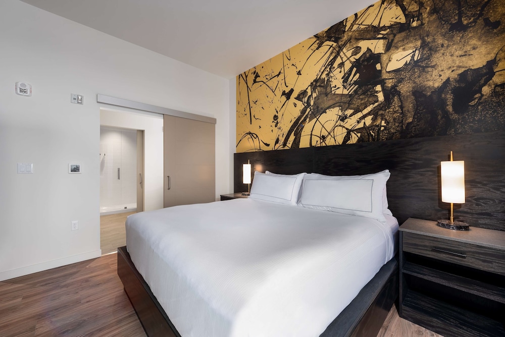 Room, 1 King Bed, Kitchenette (Balcony, Bathtub)