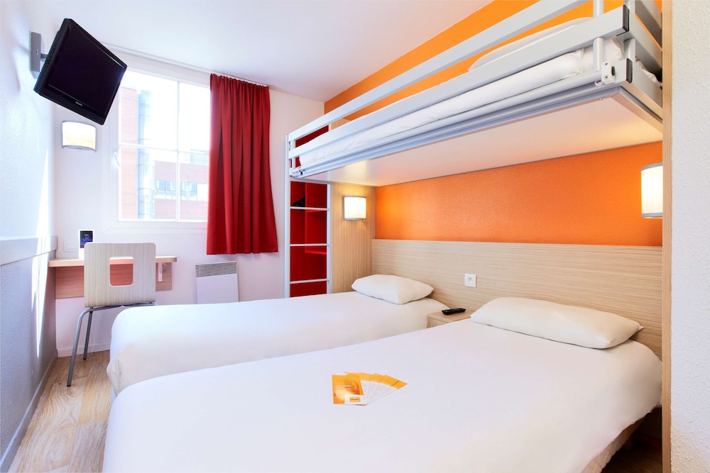 Standard Room, 3 Twin Beds - Photo 4