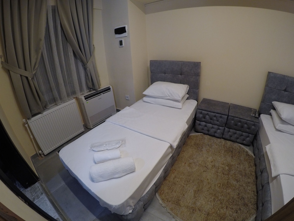 Economy Twin Room photo 3