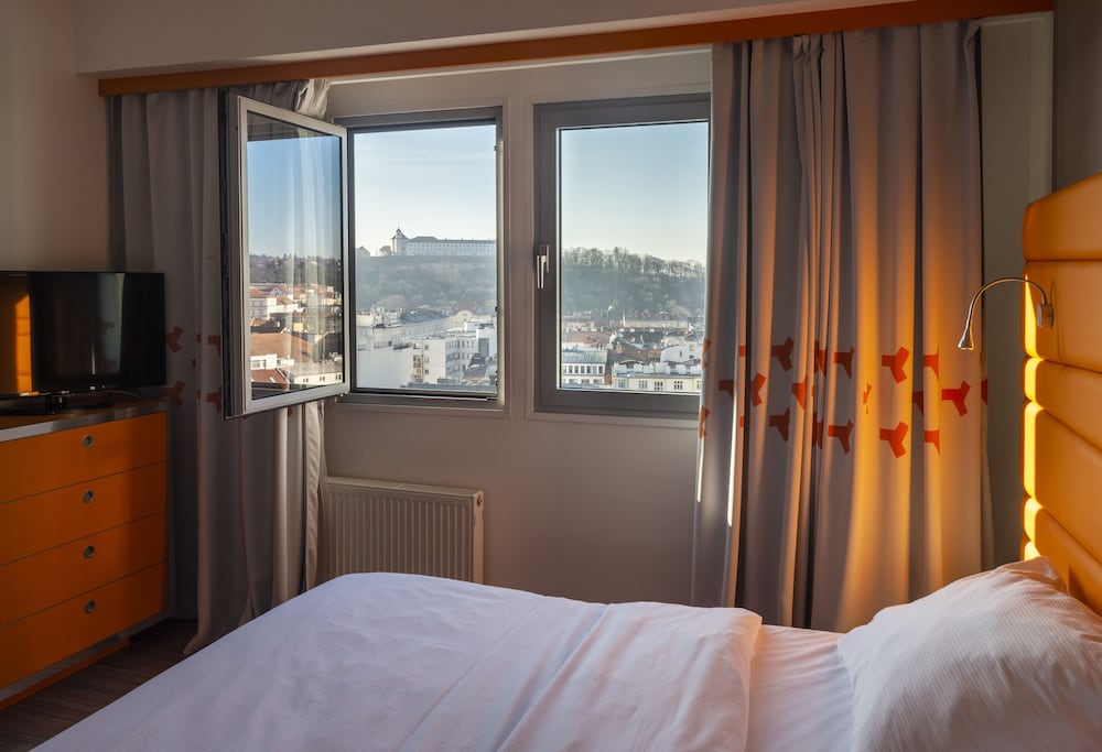 Superior Suite, City View thumbnail 6