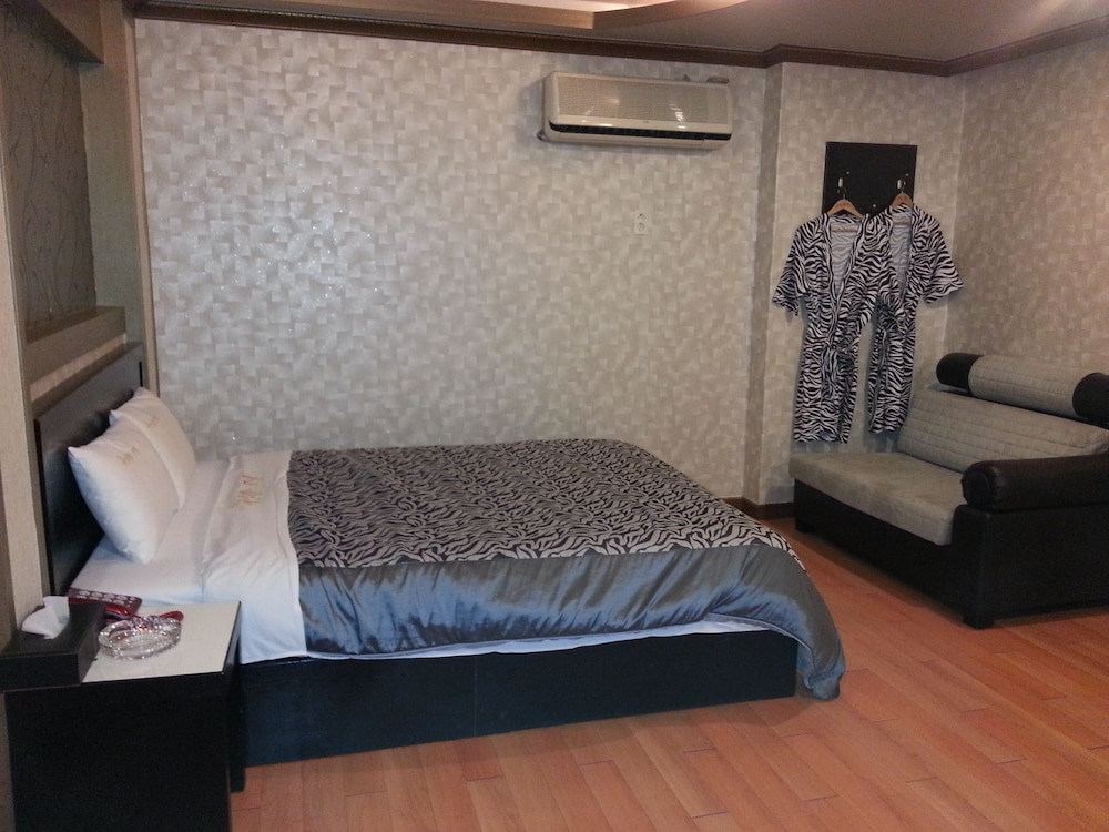 Deluxe Room (King) photo 2