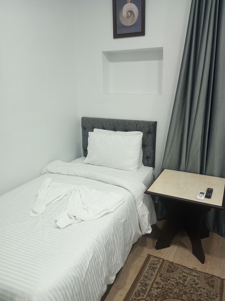 Single Room, Shared Bathroom