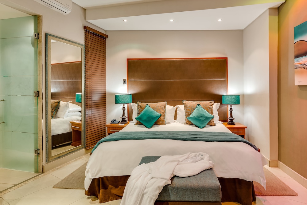 Executive Suite, 1 King Bed - Photo 2