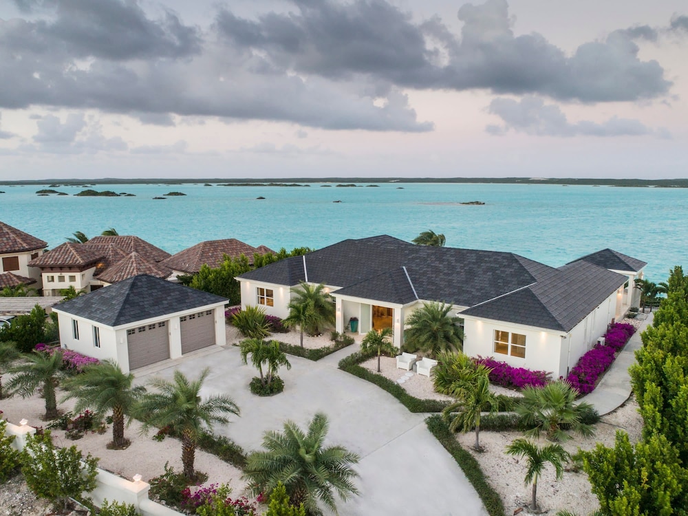 Villa photo 2