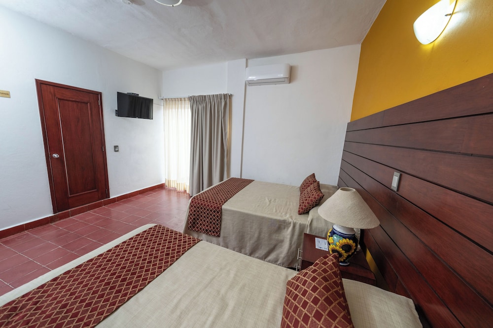 Quadruple Room, 2 Double Beds And Air-Conditioning photo 3