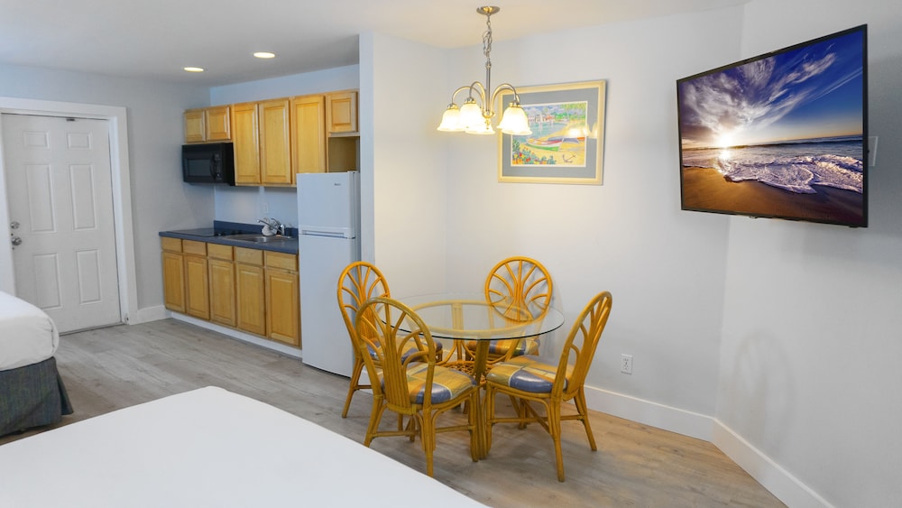 Deluxe Studio Suite, 2 Double Beds - Photo 6