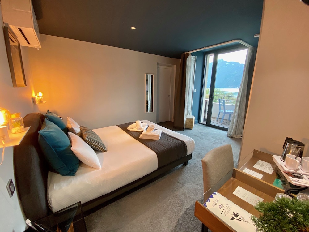 Superior Double Room, Hot Tub, Lake View (Chambotte et Mont Granier) photo 2