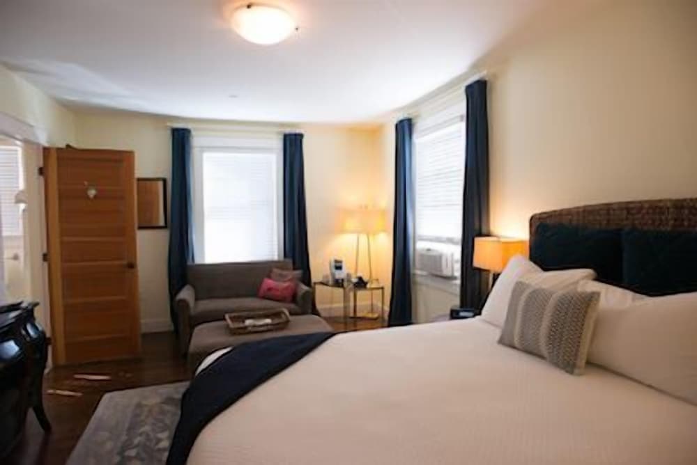 Raging River Suite photo 2