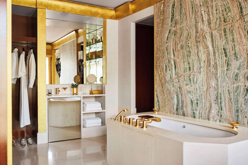 Park Hyatt Paris - Vendome bathroom photo