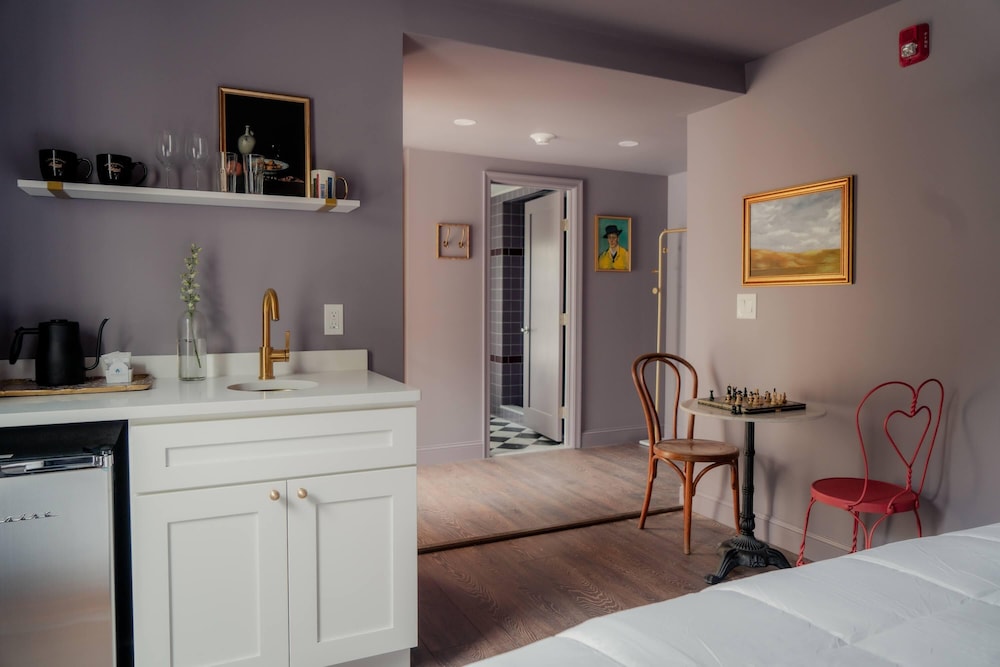 Classic Studio, 1 King Bed