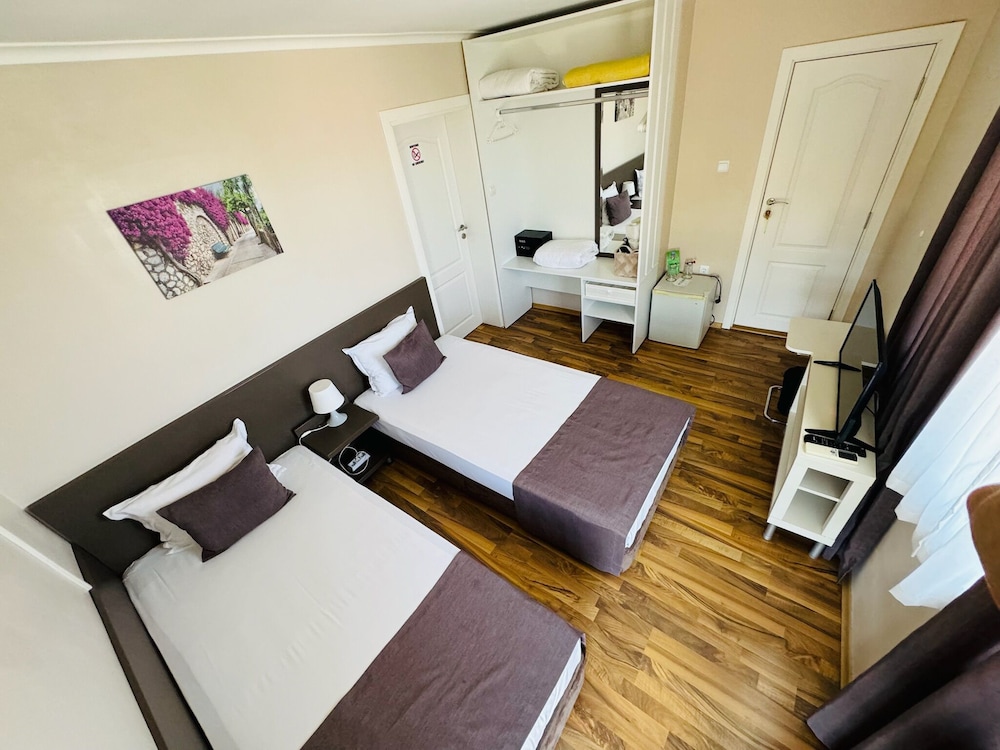 Economy Double Room, 2 Twin Beds photo 2