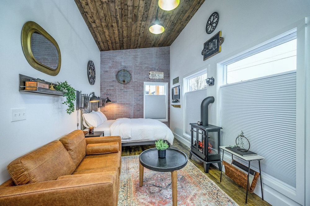 Deluxe Cottage, 1 Queen Bed, Courtyard View