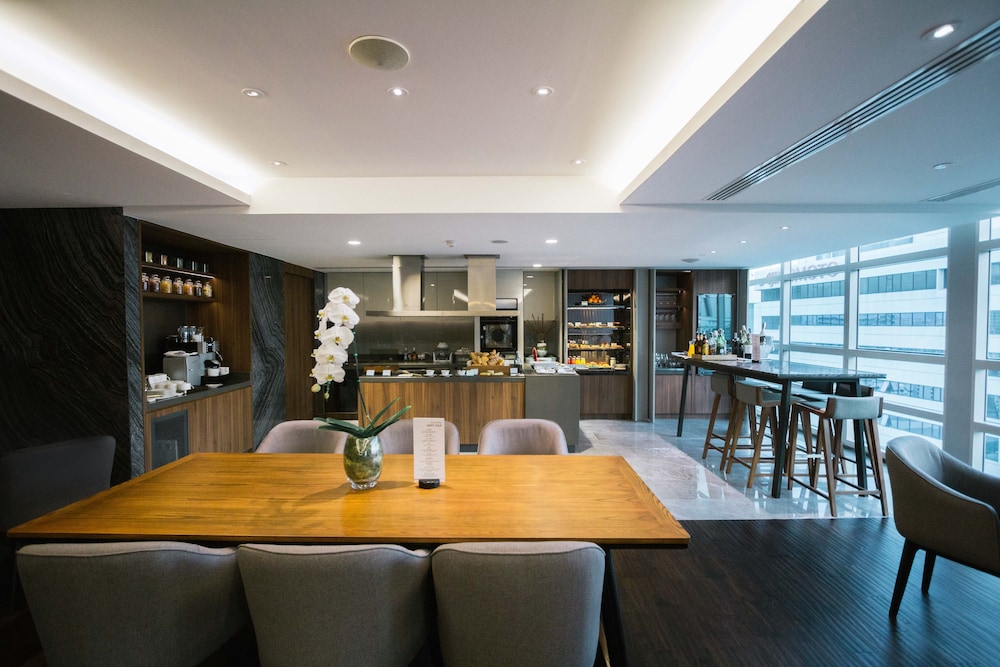 Executive Suite Room, Lounge Access, 1 King Bed, High Floor
