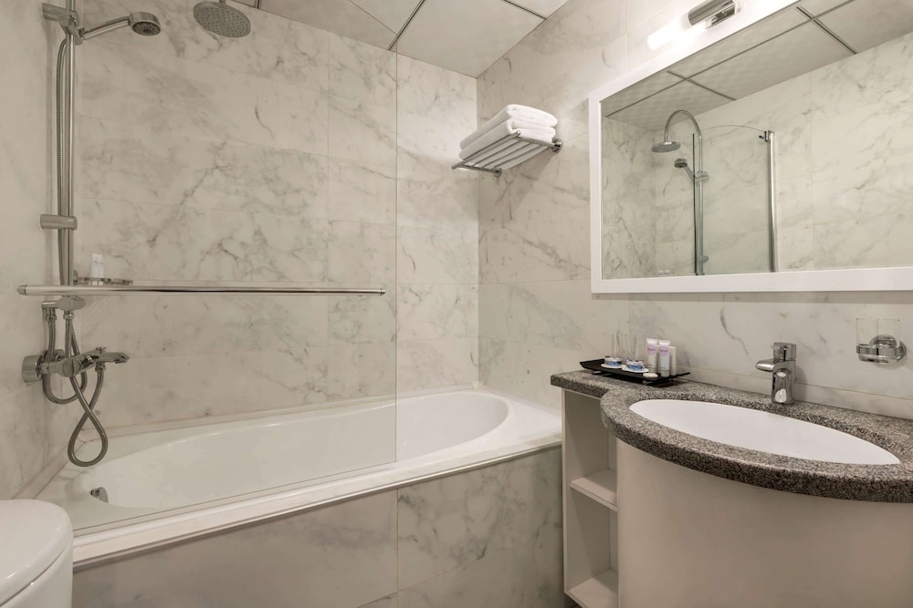 Junior Suite, 1 King Bed, Non Smoking photo 2