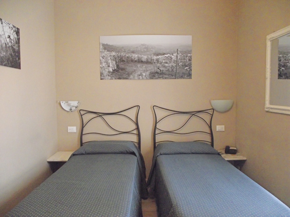 Twin Room, 2 Twin Beds photo 3