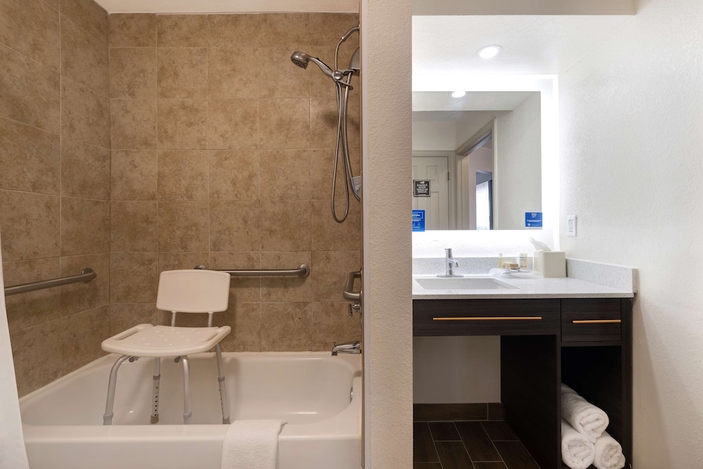 Suite, Accessible, Non Smoking - Photo 19