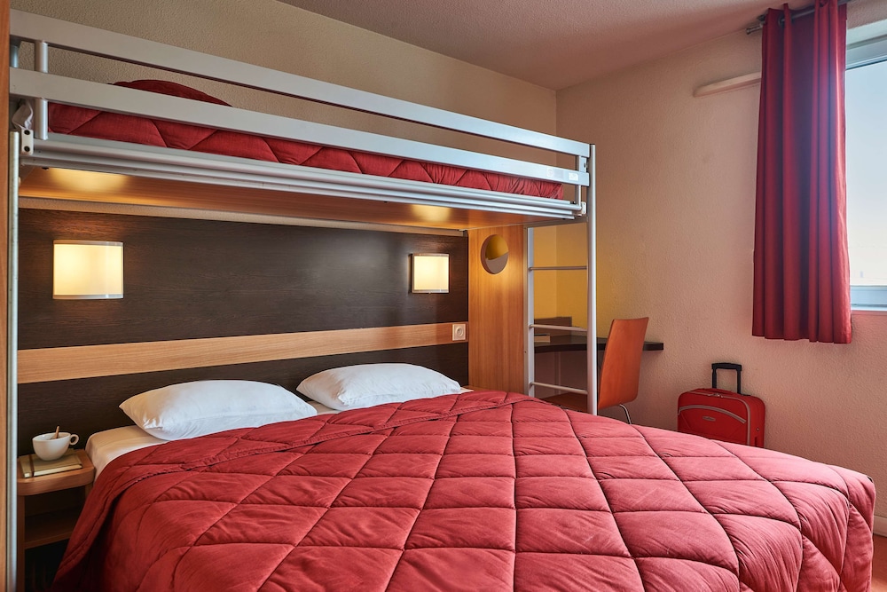 Standard Room, Multiple Beds (1 Double and 1 Single bed) - Photo 4