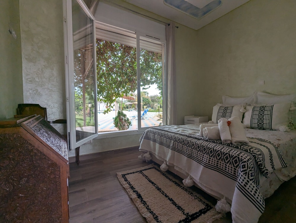 Family Bungalow, Ensuite, Pool View photo 1