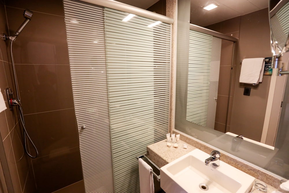 Superior Apartment, 1 Queen Bed (Bridge View)