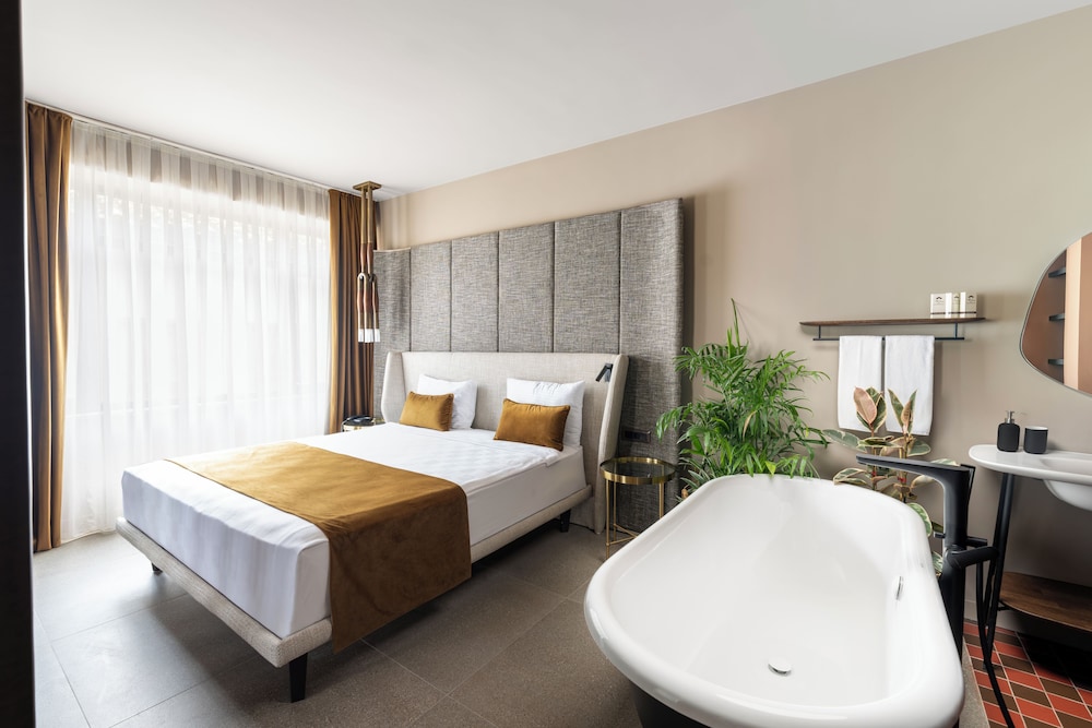 Superior Suite - Photo 6