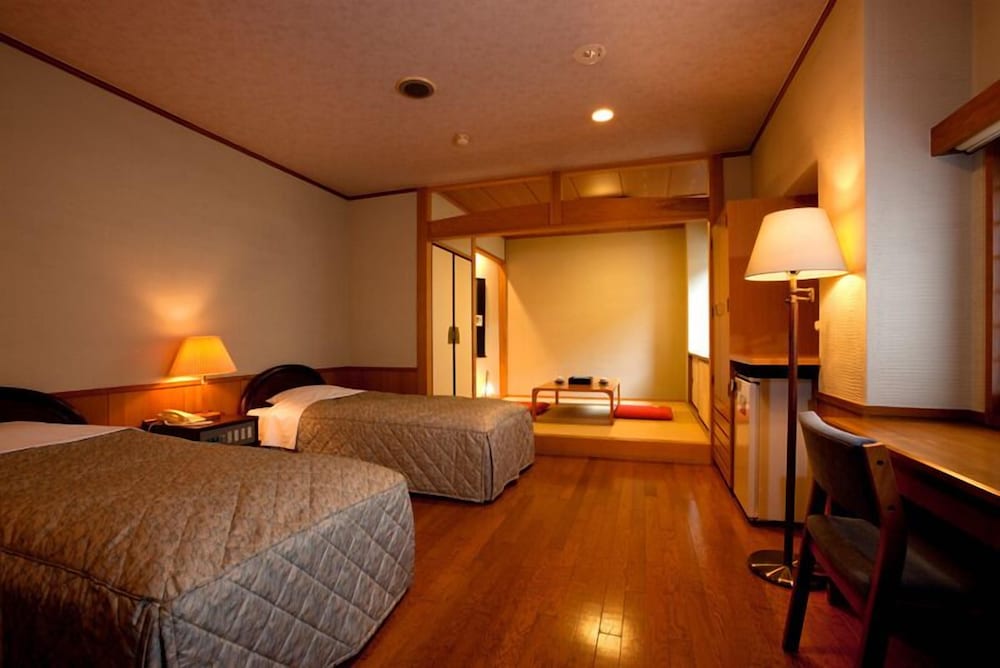 Standard Twin Room with Tatami Area and Japanese Futon photo 1