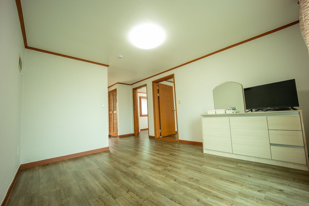 Family Room photo 1