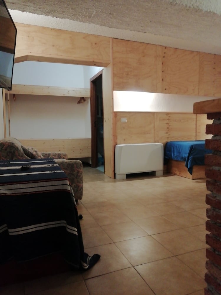 Quad Room (Breakfast Excluded) with Private Bathroom photo 3