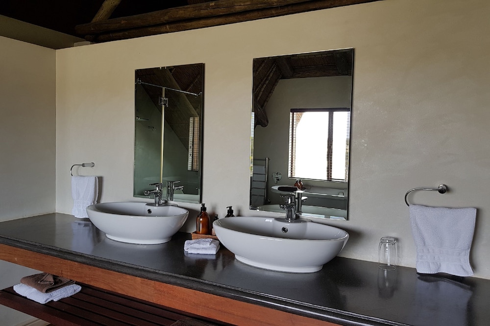 Suite (Upstairs) photo 2