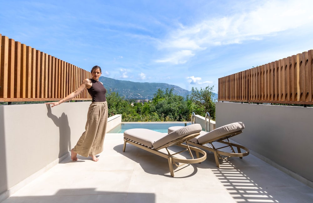 Executive Junior Suite with Private Pool & Sea View - Photo 16