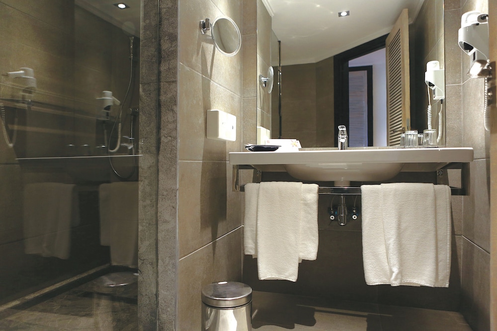 Double Room, Balcony, Partial Sea View - Photo 5