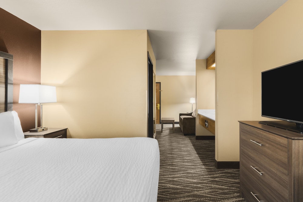 Suite, 1 King Bed photo 1