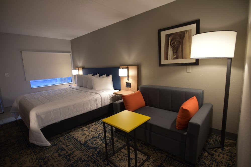 Suite, 1 King Bed, Accessible, Non Smoking (Mobility) - Photo 2