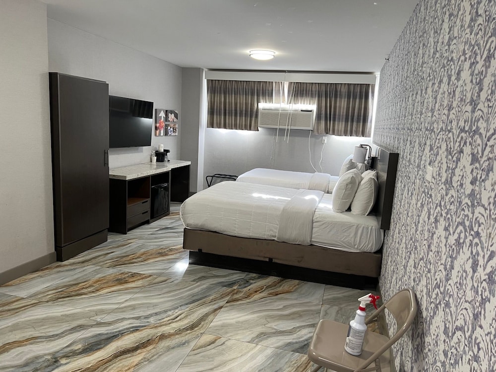 Double Room, 2 Double Beds, Non Smoking, Private Bathroom