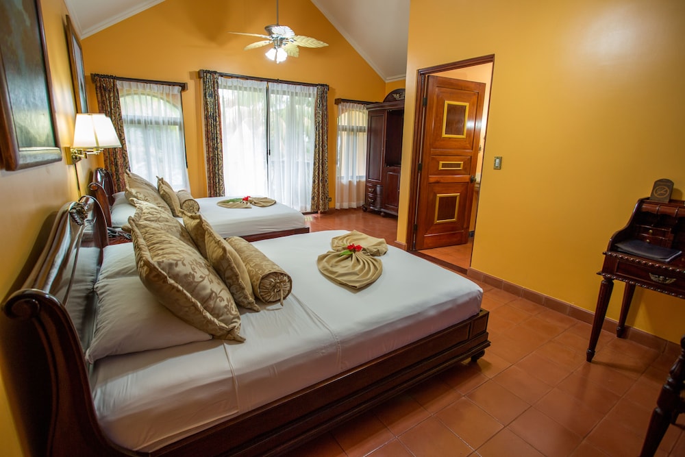 Deluxe Double Room, 2 Queen Beds photo 1