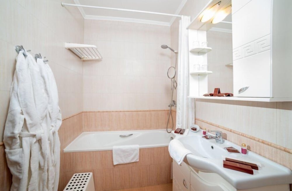Standard Double or Twin Room photo 3